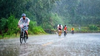 2019环大金湖自行车公开赛落幕 倾盆暴雨中竞赛骑行