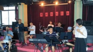 永安市燕东街道退休老人组建乐队 举办家门口的音乐会