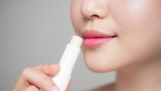 润唇膏正确使用方法 擦润唇膏注意6个细节避免干燥起皮